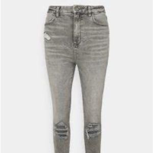Curvy gray American eagle ripped jeans